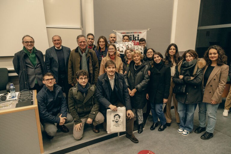 maria fedele con i ragazzi e le ragazze di wikimafia, Pietro Grasso, Antonio Roccuzzo e Nando dalla Chiesa